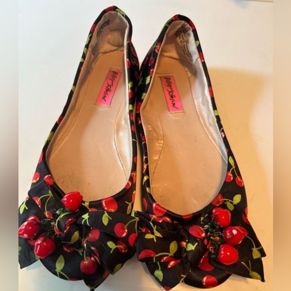 Retro Pinup Cherry flats with Strawberry Beaded Bows! - Picture 1 of 5